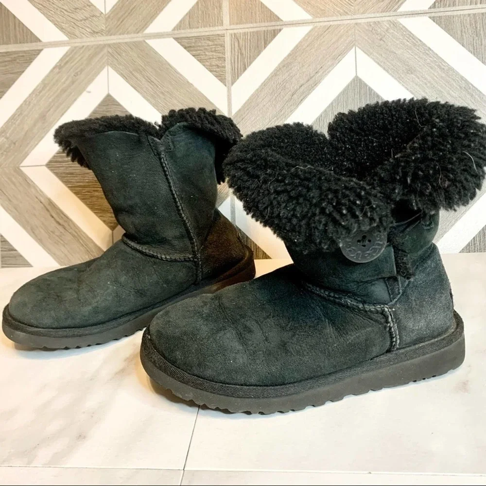 Ugg Bailey button boots black women’s size 5